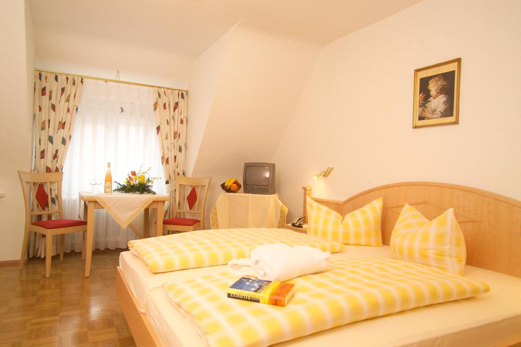 Gasthaus-Pension Zum Kreuz Штюлінген Екстер'єр фото