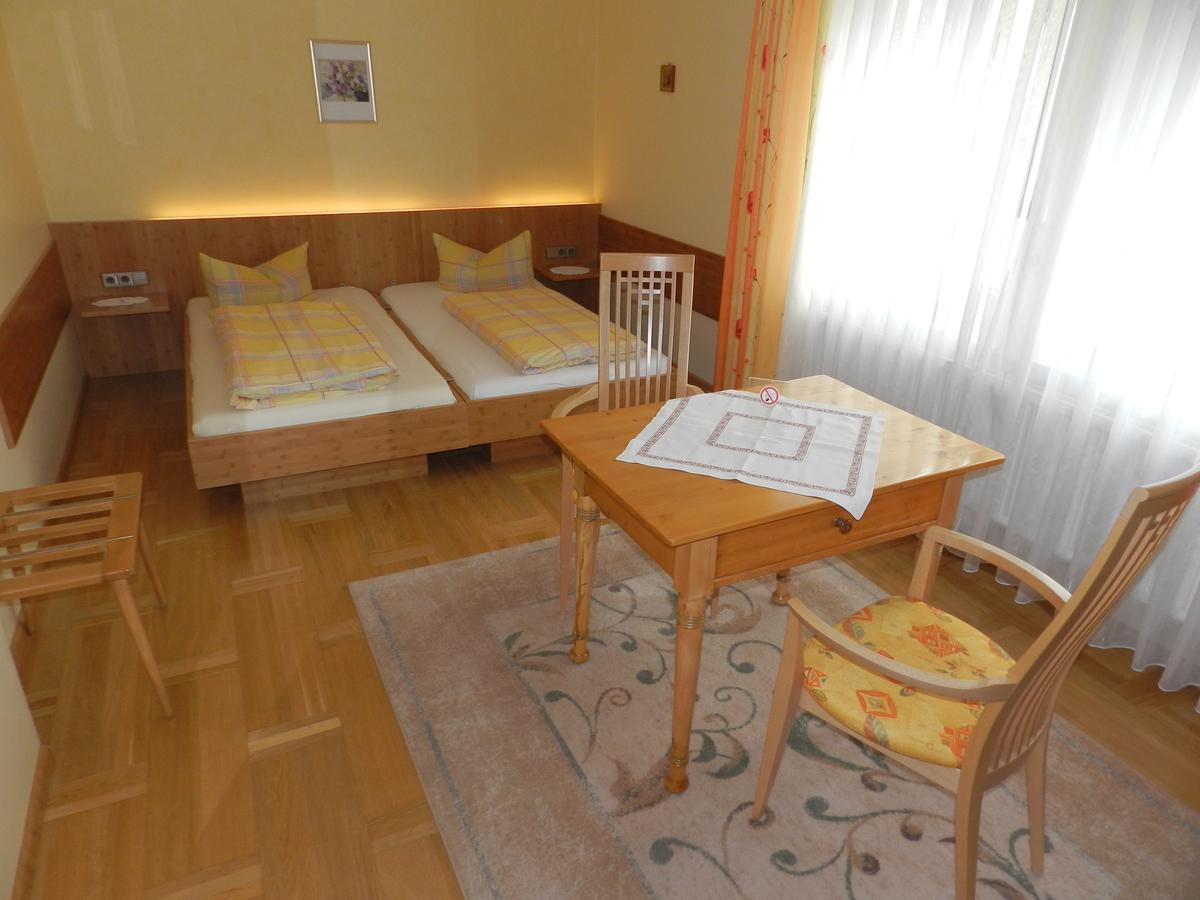 Gasthaus-Pension Zum Kreuz Штюлінген Екстер'єр фото