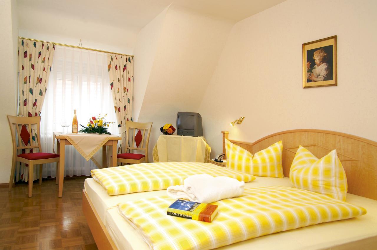 Gasthaus-Pension Zum Kreuz Штюлінген Екстер'єр фото